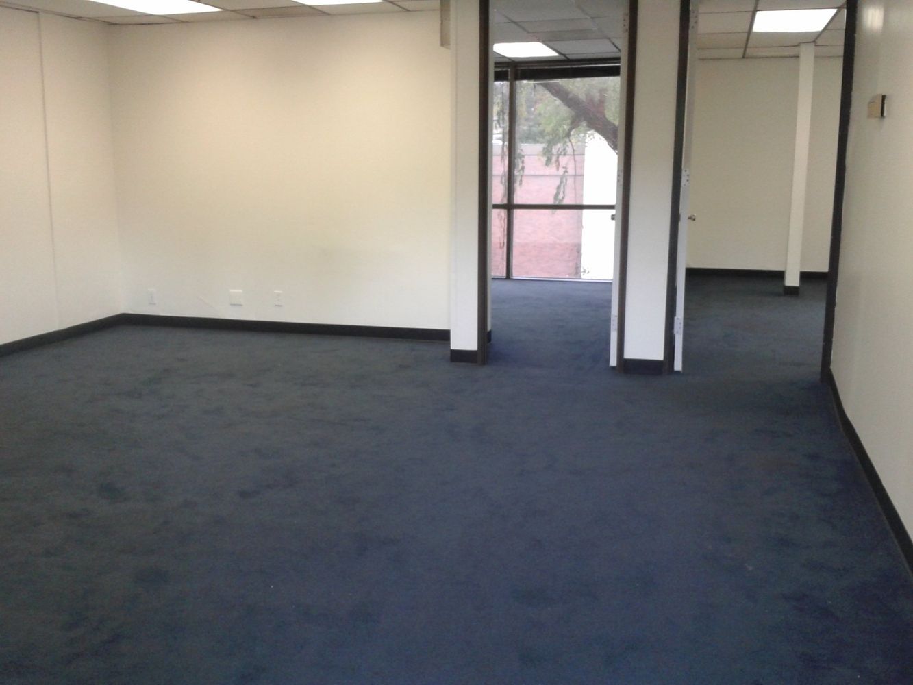 2 LARGE PRIVATE OFFICES, OPEN SPACE, SEVERAL USES !